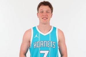 黄蜂夏联主帅：克尼佩尔找到了节奏流畅感 现在打得更自如了