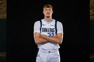 弗拉格：拉塞尔以身作则是真正的榜样 我能从他那里学到很多